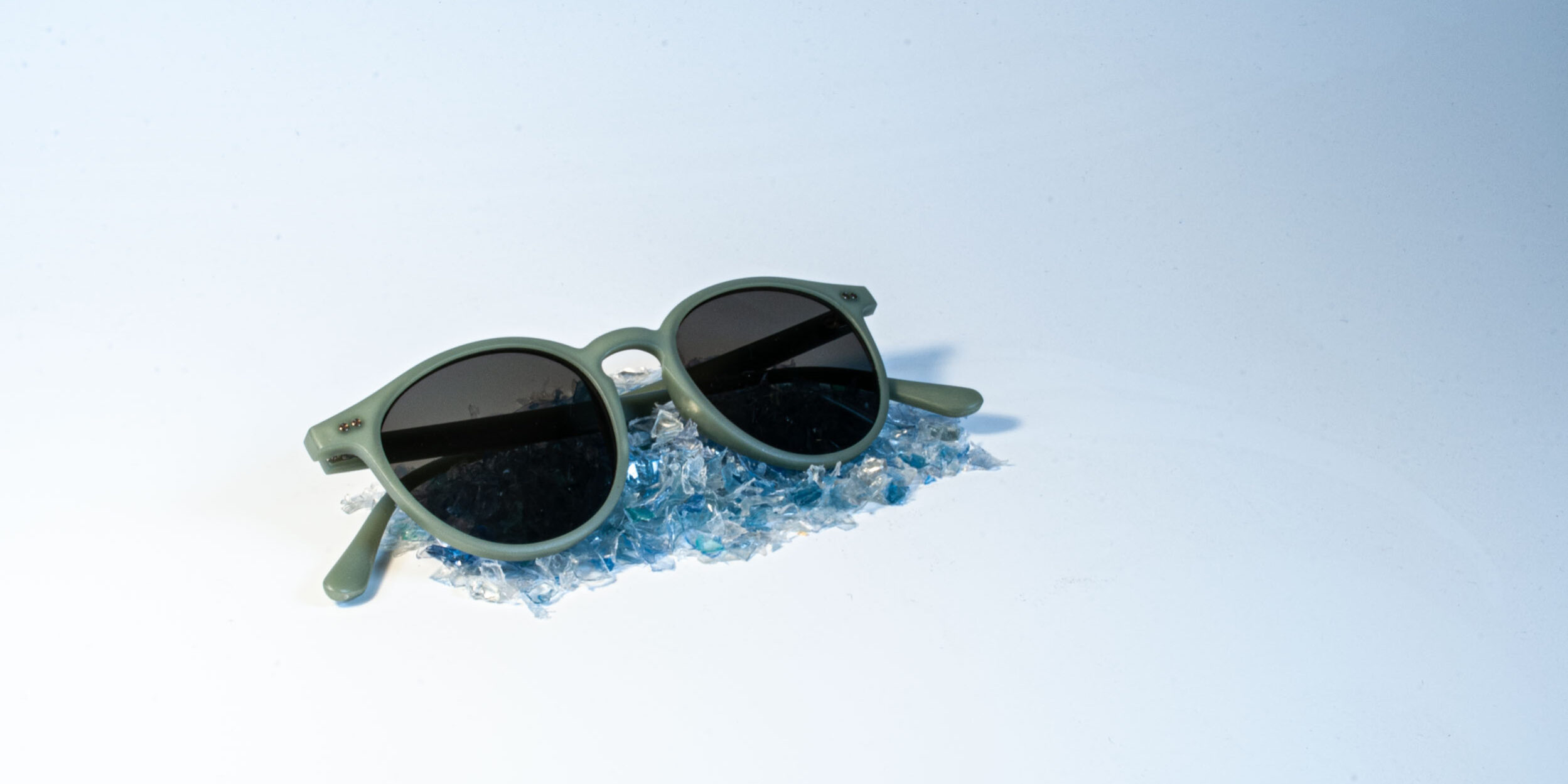 lunettes-avene-riviere_fond-bland