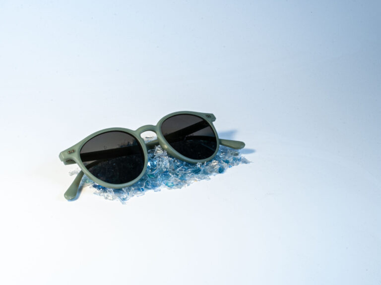 lunettes-avene-riviere_fond-bland