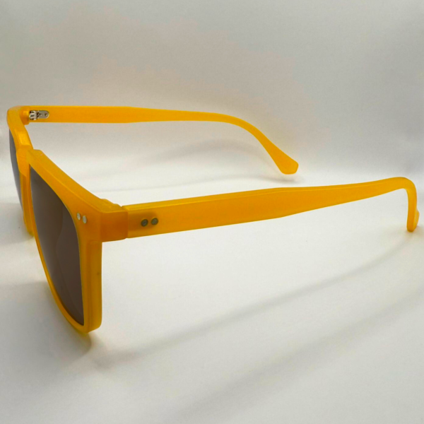 jaune-genet-eio-coté-brun