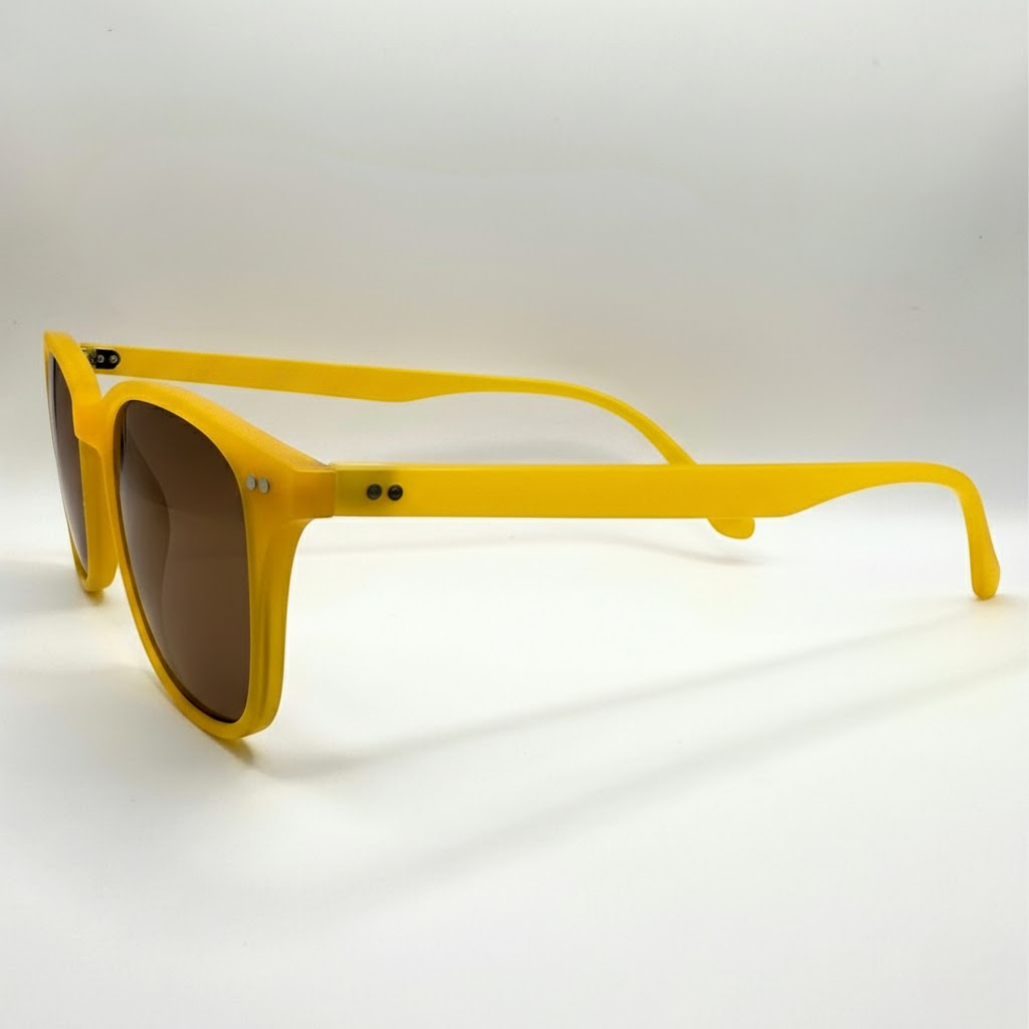 jaune-genet-eio-coté-brun