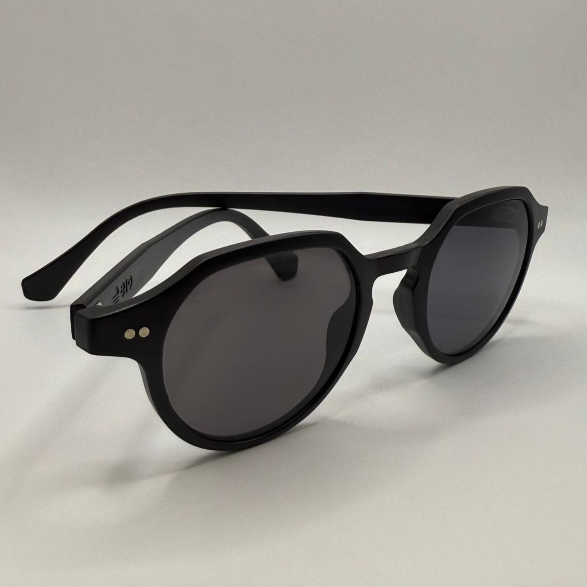 noir ebene eio coté 2