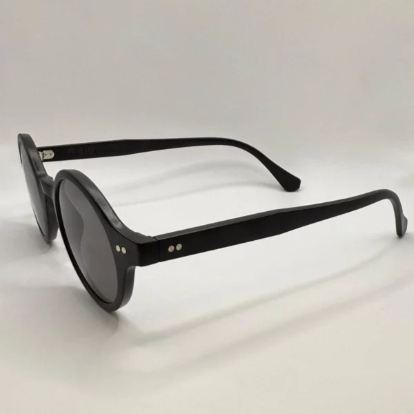 noir-ebene-eio-coté